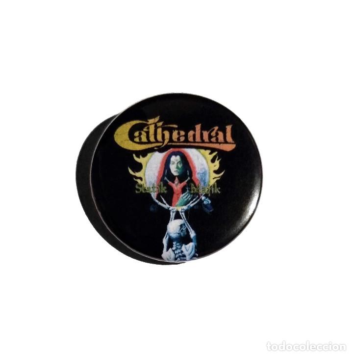 M&uacute;sica de colecci&oacute;n: CATHEDRAL - STATIK MAJIK CHAPA 31mm (CON IMPERDIBLE) - DOOM METAL STONER ROCK
