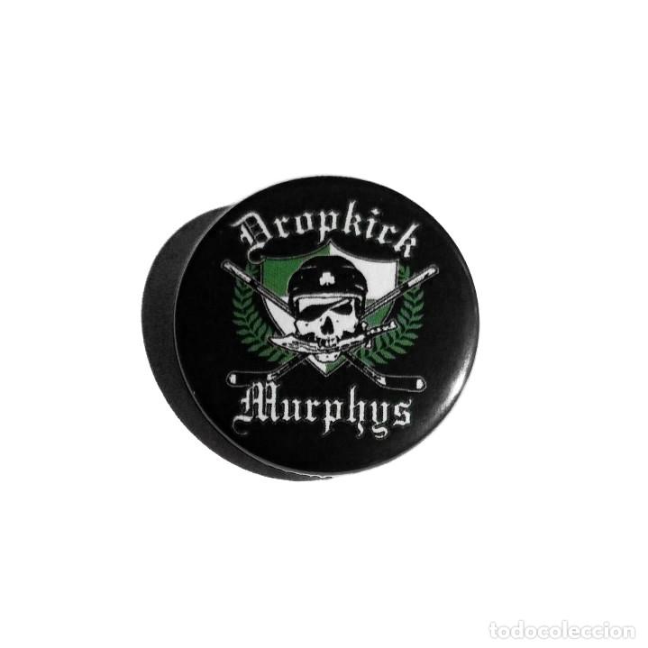 Collectible Music: DROPKICK MURPHYS - LOGO CHAPA 31mm (CON IMPERDIBLE) - PUNK ROCK FOLK