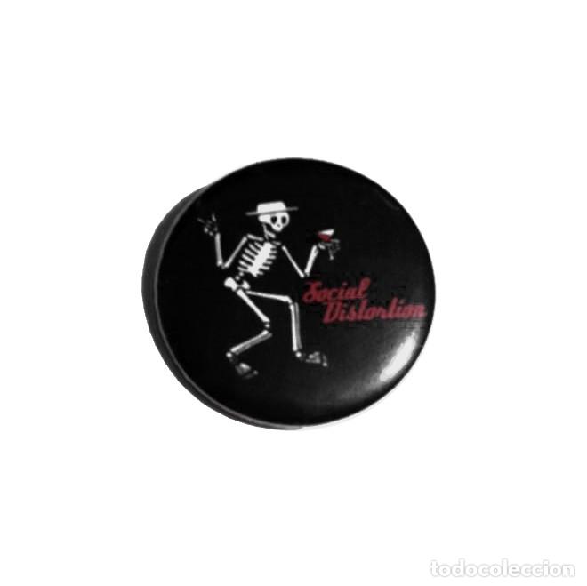Musique de collection: SOCIAL DISTORTION - LOGO CHAPA 31mm (CON IMPERDIBLE) - PUNK ROCK