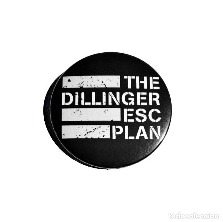 M&uacute;sica de colecci&oacute;n: THE DILLINGER ESCAPE PLAN - LOGO CHAPA 59mm (CON IMPERDIBLE) - MATHCORE METAL PROGRESIVO