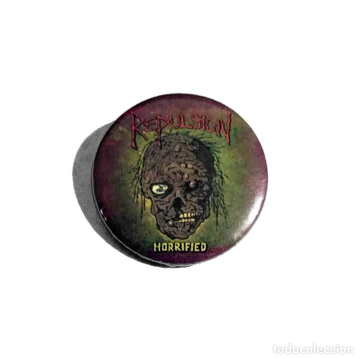 M&uacute;sica de colecci&oacute;n: REPULSION - HORRIFIED CHAPA 31mm (CON IMPERDIBLE) - GRINDCORE - Foto 1