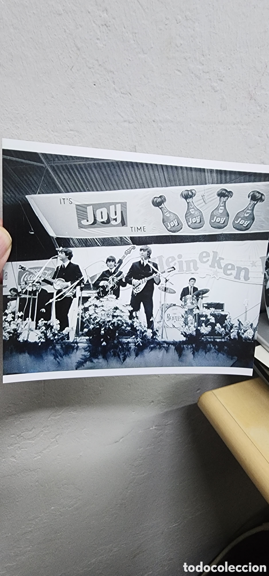 M&uacute;sica de colecci&oacute;n: THE BEATLES: REPRO FOTO EN HOLANDA ,1964 CON J. NICOL EN LA BATERIA MUY BUENA TOMA PARA COLECCIONIS