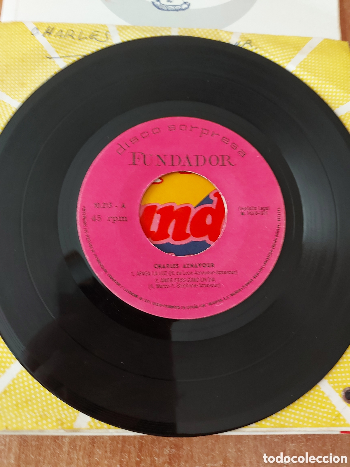 M&uacute;sica de cole&ccedil;&atilde;o: Charles Az nayorQuerete