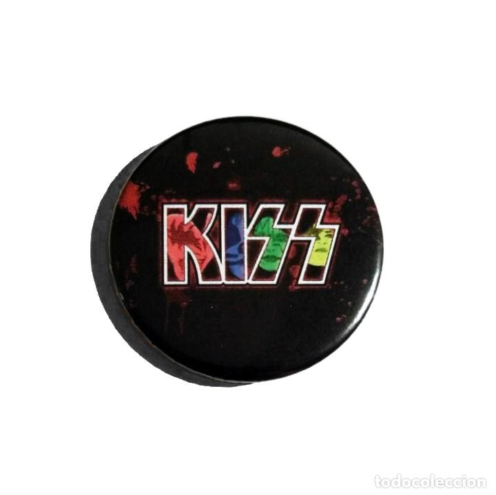 Collectible Music: KISS - LOGO IM&Aacute;N NEVERA 59MM - HARD ROCK