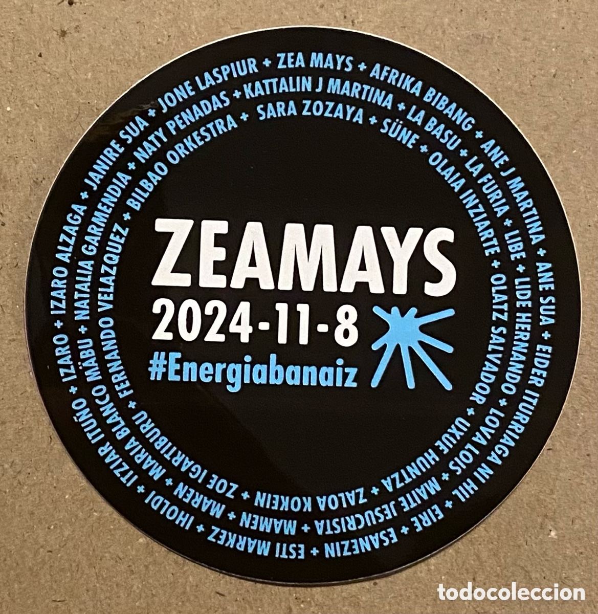 Musique de collection: ZEA MAYS #ENERGIABANAIZ. (2024). PEGATINA PROMOCIONAL DEL &Aacute;LBUM. NUEVA, SIN PEGAR.