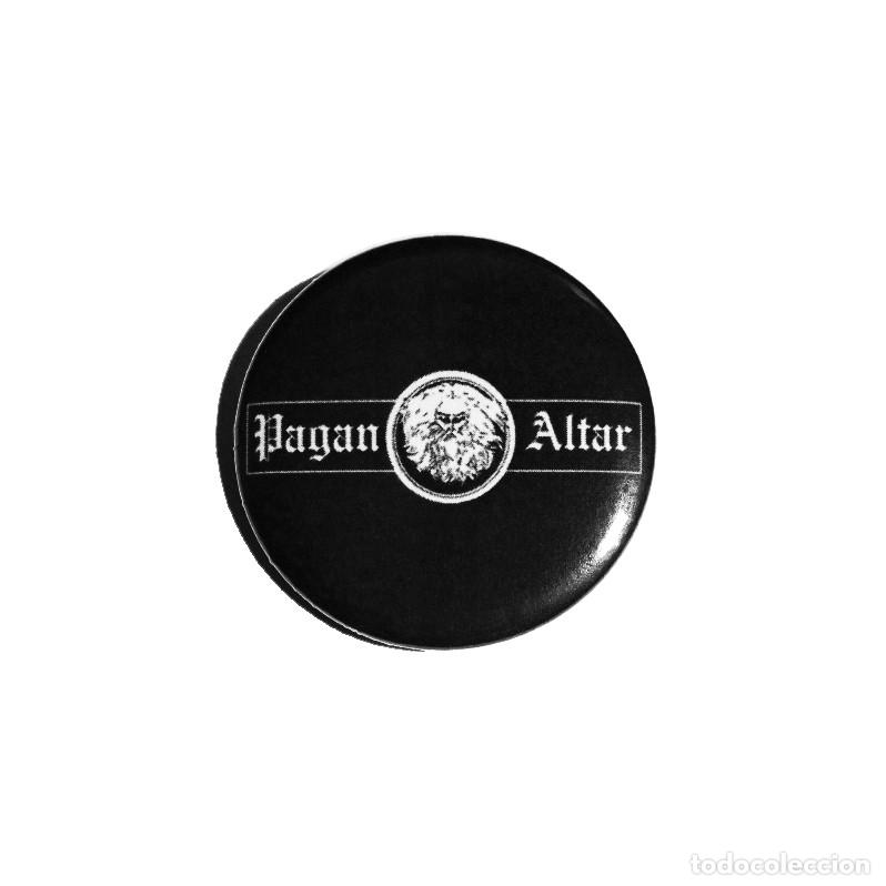 M&uacute;sica de colecci&oacute;n: PAGAN ALTAR - LOGO CHAPA 31mm (CON IMPERDIBLE) - HEAVY METAL DOOM METAL