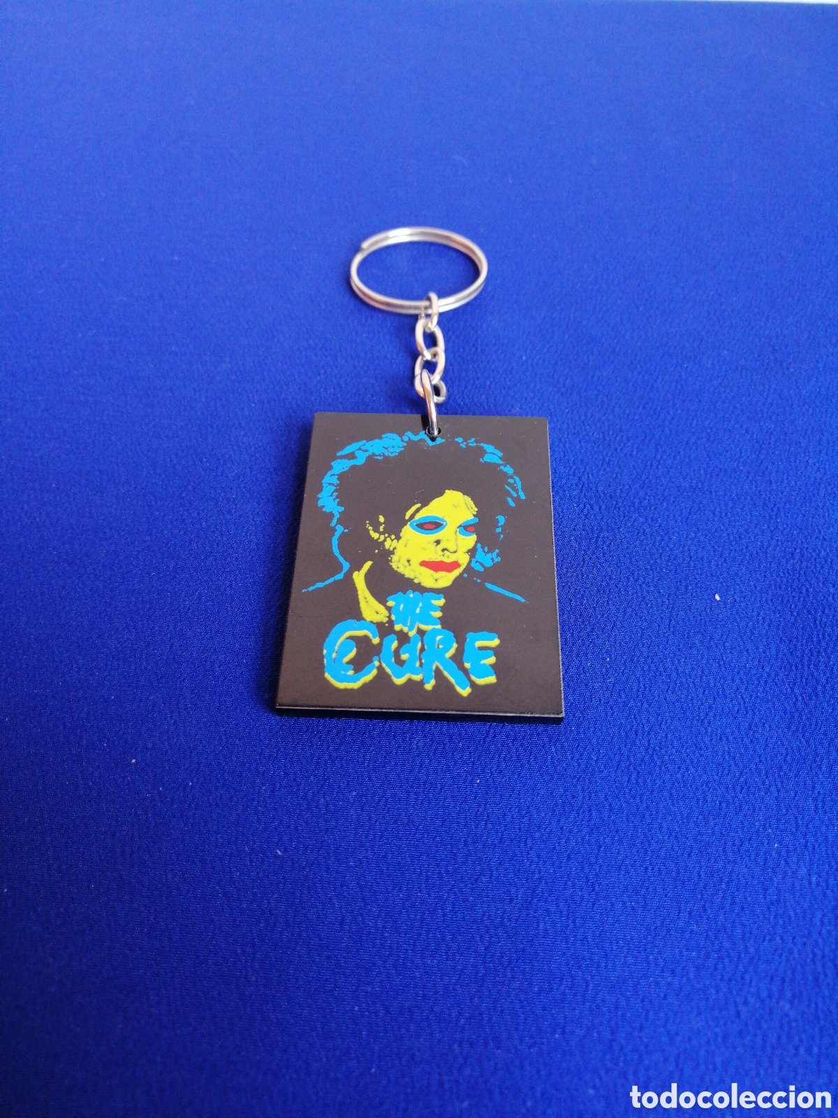 M&uacute;sica de colecci&oacute;n: THE CURE - ROBERT SMITH LLAVERO ANTIGUO DIF&Iacute;CIL DE CONSEGUIR