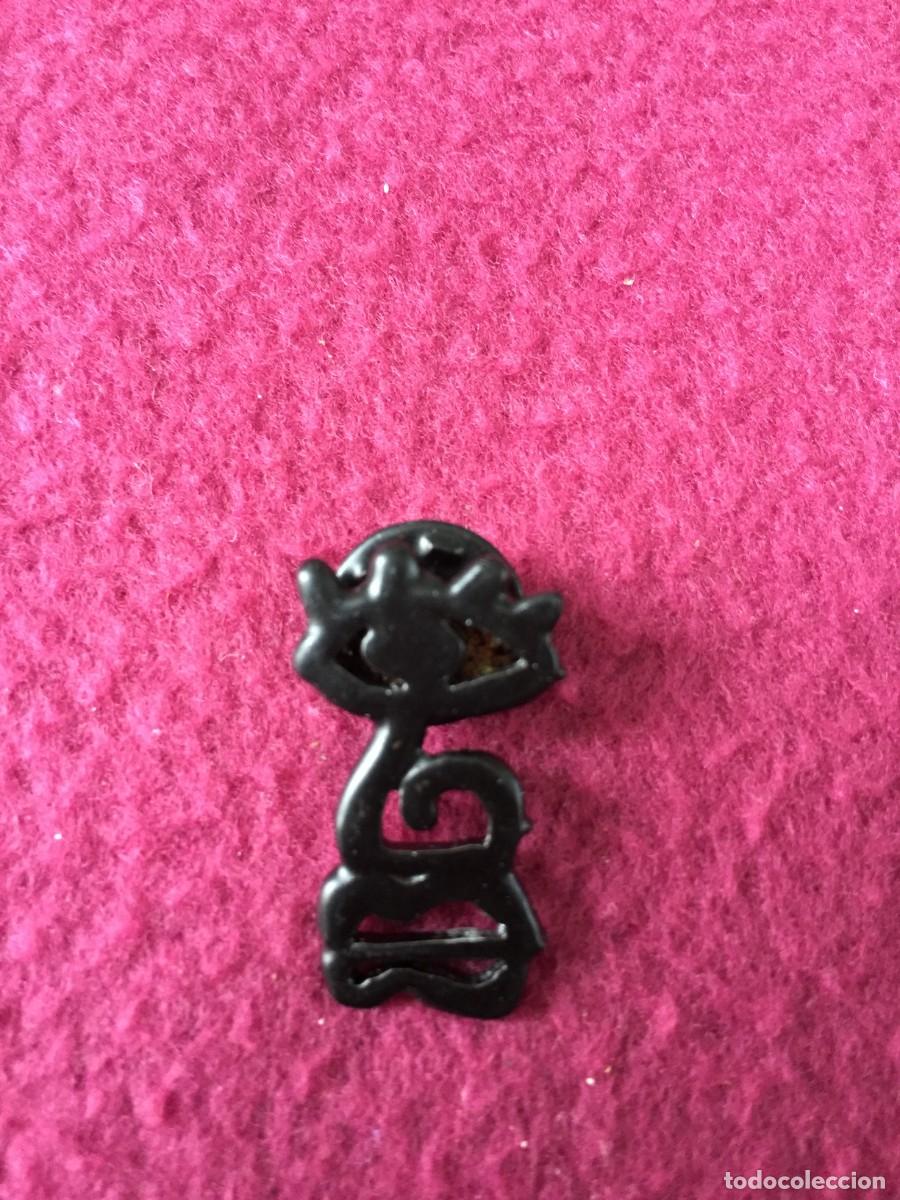 M&uacute;sica de colecci&oacute;n: PIN NEGRO DE LA DISCOTECA THE FACE ( PINEDO - VALENCIA ) - RUTA BAKALAO A&Ntilde;OS 90 - DESTROY