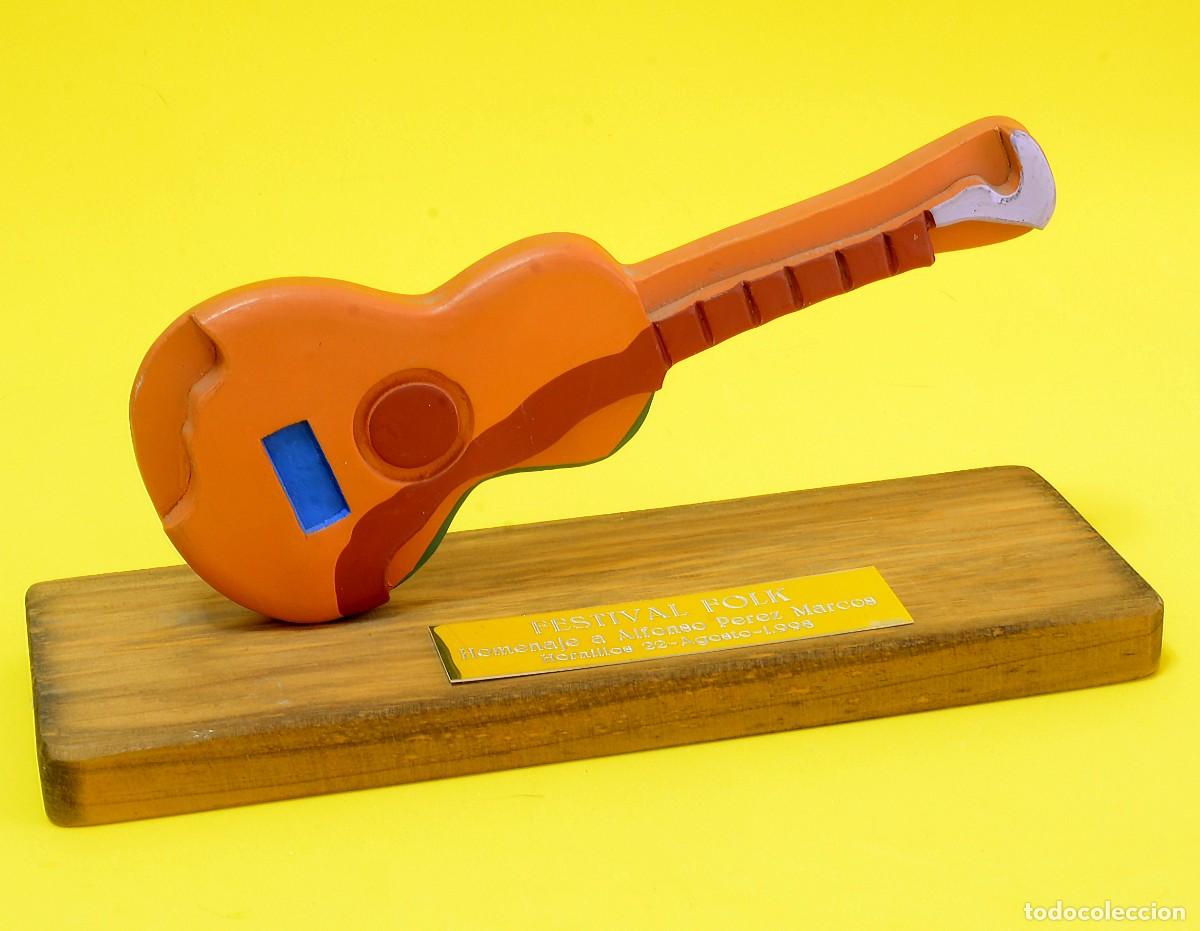 M&uacute;sica de colecci&oacute;n: MINIATURA DE GUITARRA CON RECUERDO HOMENAJE A ALONSO P&Eacute;REZ MARCOS 1998