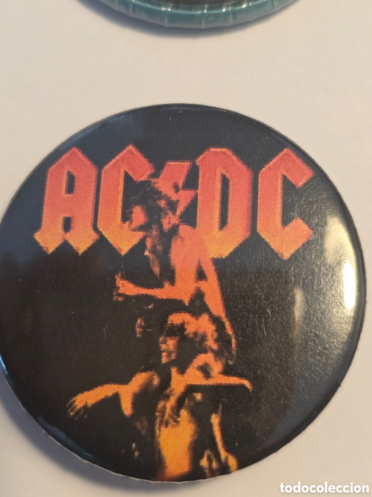 M&uacute;sica de colecci&oacute;n: CHAPA BANDA AC / DC 38mm