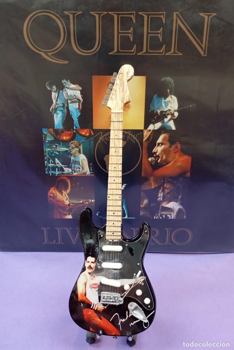 M&uacute;sica de colecci&oacute;n: Guitarra Queen - Freddie Mercury (Guitarra tributo al cantante). Serigrafiada.