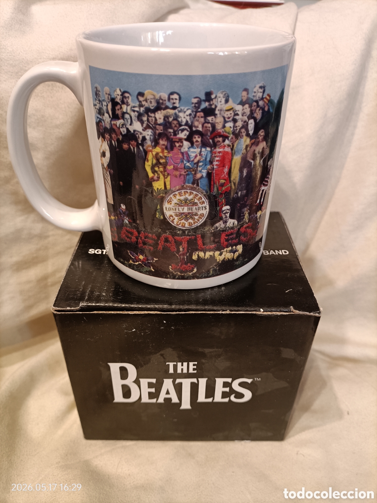M&uacute;sica de colecci&oacute;n: Taza con dise&ntilde;o de la ic&oacute;nica banda The Beatles, inspirada en su &aacute;lbum SGT. PEPPER'S LONELY HEARTS C