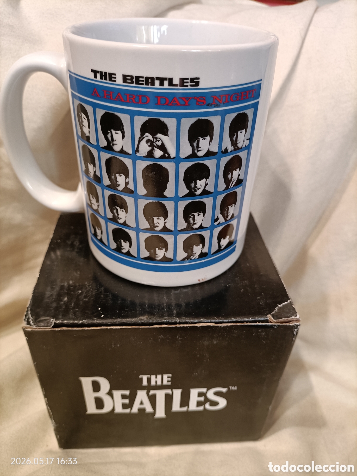 M&uacute;sica de colecci&oacute;n: Taza con dise&ntilde;o de la ic&oacute;nica banda The Beatles, inspirada en su &aacute;lbum hard day night