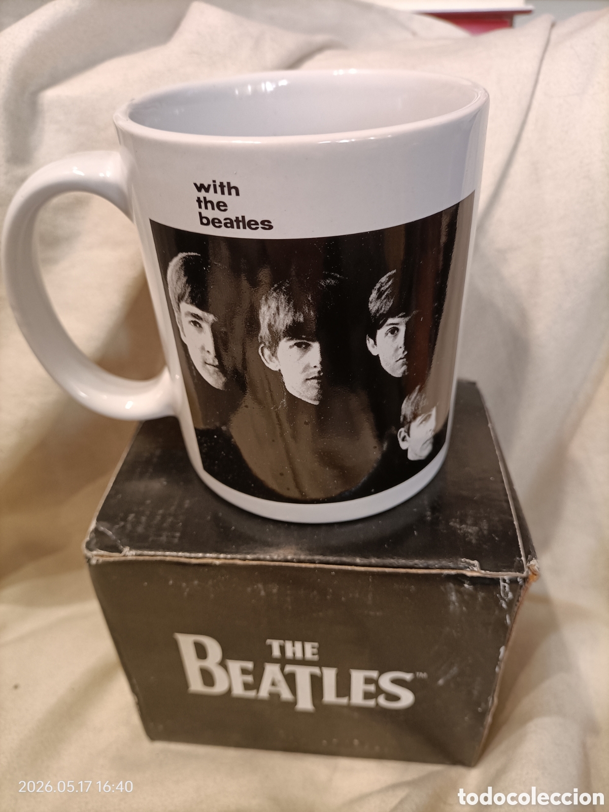 M&uacute;sica de colecci&oacute;n: Taza con dise&ntilde;o de la ic&oacute;nica banda The Beatles, inspirada en su &aacute;lbum with the Beatles