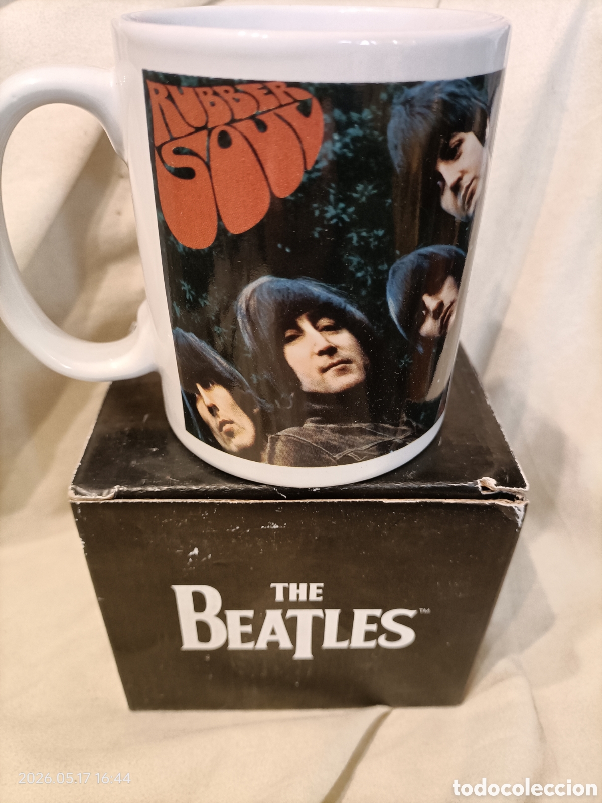 Musica di collezione: Taza con dise&ntilde;o de la ic&oacute;nica banda The Beatles, inspirada en su &aacute;lbum Rubber Soul