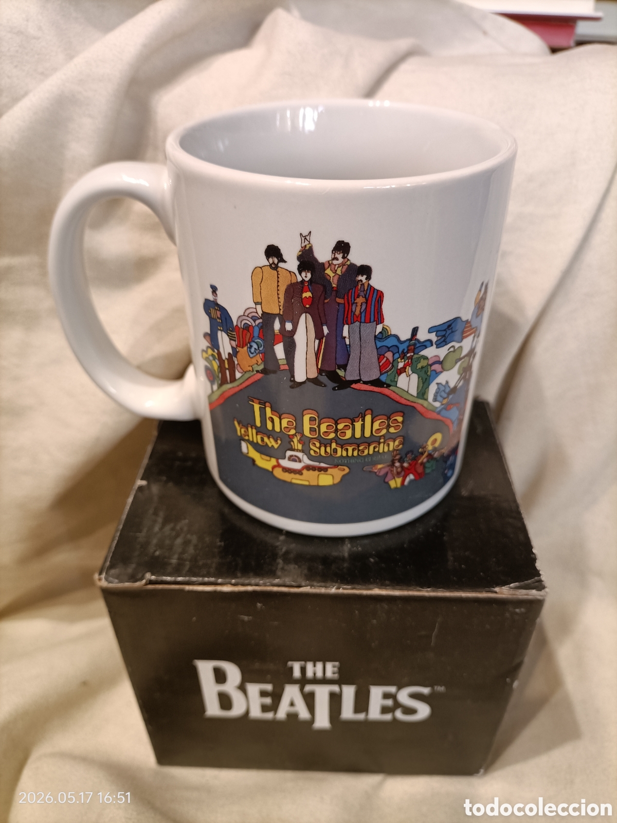 M&uacute;sica de colecci&oacute;n: Taza con dise&ntilde;o de la ic&oacute;nica banda The Beatles, inspirada en su &aacute;lbum Yellow Submarine