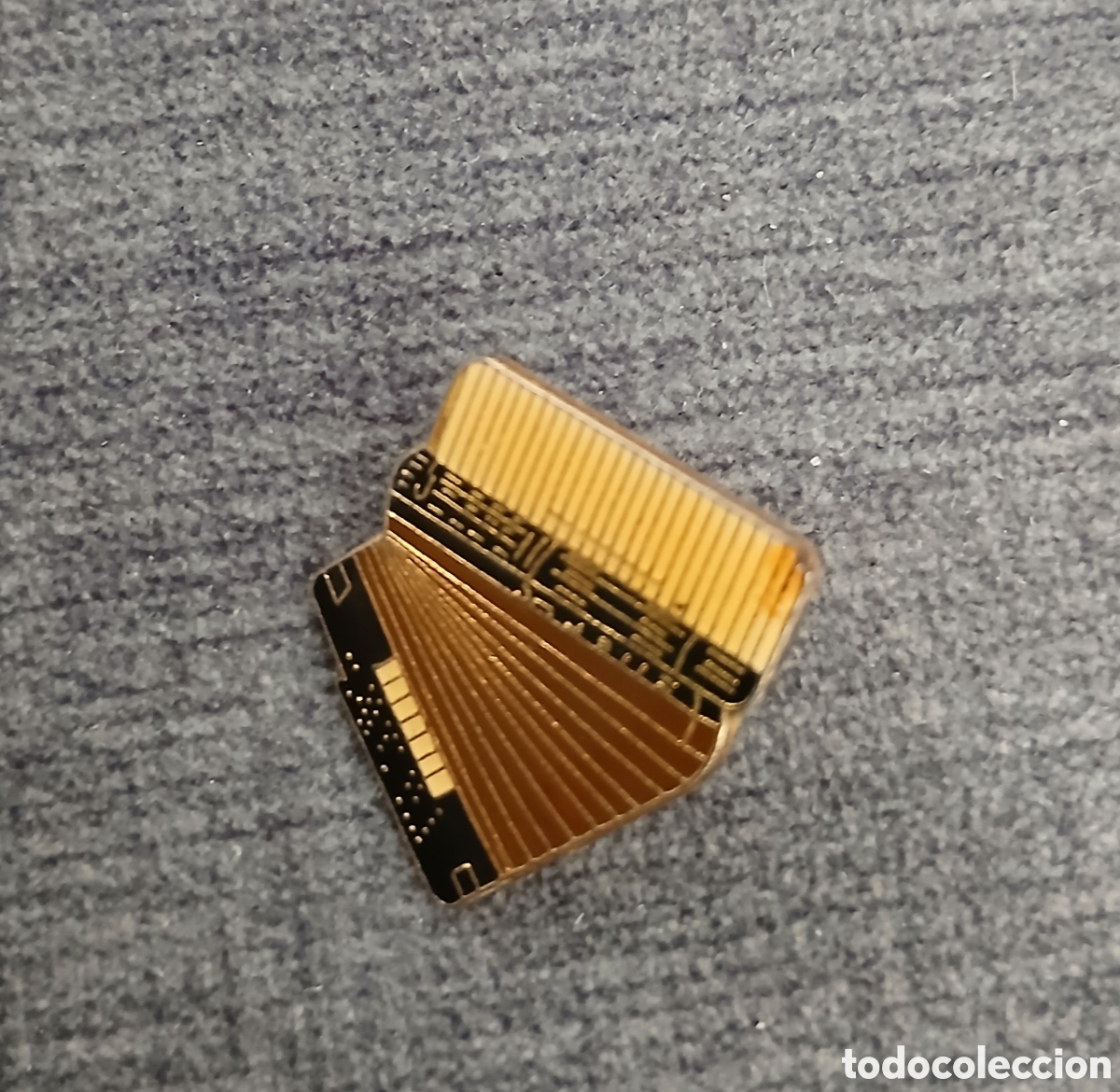 M&uacute;sica de colecci&oacute;n: Pin Vintage Acorde&oacute;n a&ntilde;os 90