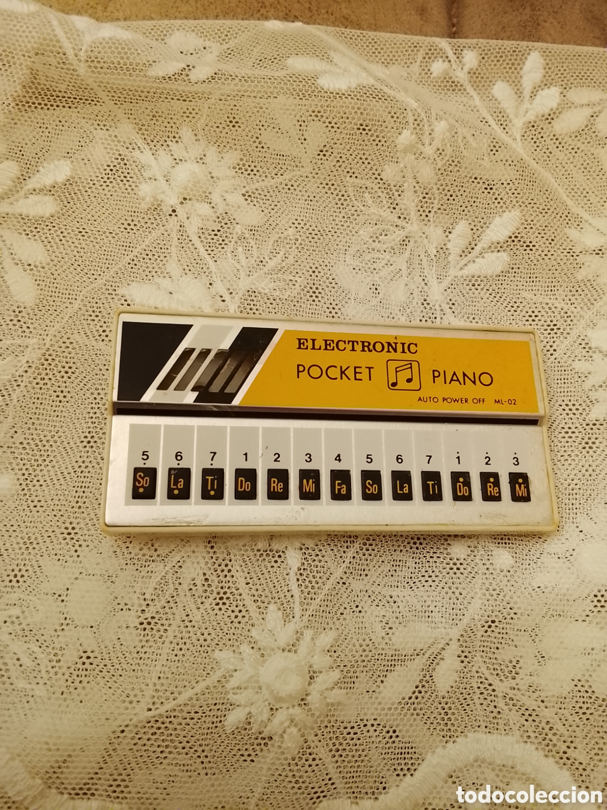 M&uacute;sica de colecci&oacute;n: Mini piano electr&oacute;nico POCKET.A&ntilde;os 90.Funciona a pilas .
