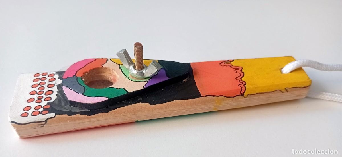 M&uacute;sica de colecci&oacute;n: CARNAVAL DE CADIZ: PITO DE MADERA COLOREADA