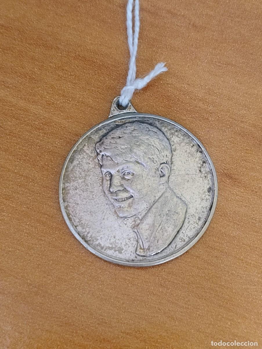 M&uacute;sica de colecci&oacute;n: CURIOSA MEDALLA RAPHAEL CANTANTE UNOS 3CM DORSO CON FIRMA