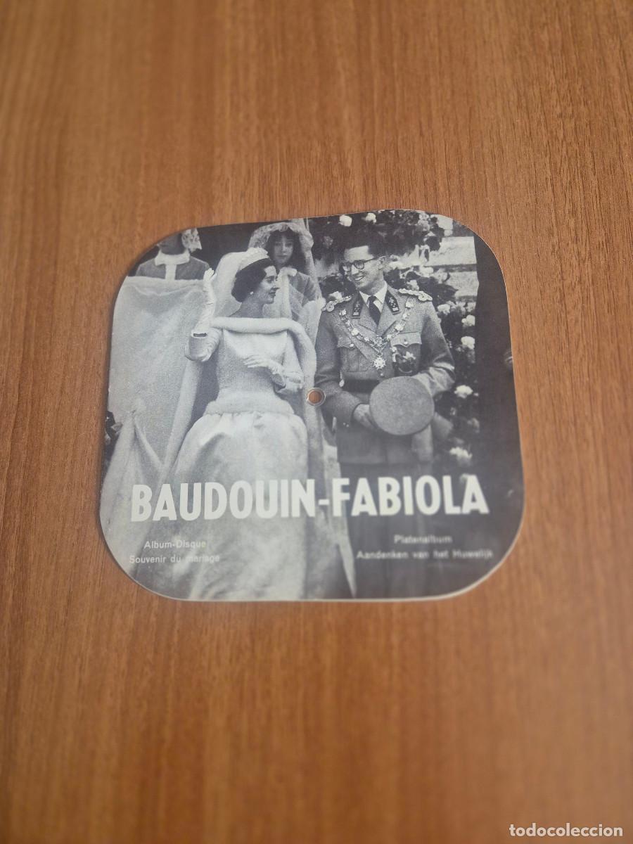 M&uacute;sica de colecci&oacute;n: ALBUM DE FOTOS CONMEMORATIVO CON FORMA DE DISCO DEL MATRIMONIO DEL REY BALDUINO Y LA REINA FABIOLA.