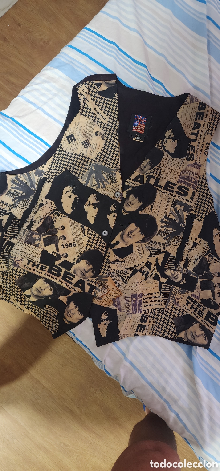 M&uacute;sica de colecci&oacute;n: The Beatles: chaleco unisex de tela s&iacute;mil seda con motivos BEATLE - UNISEX HERMOSA PIEZA COLECCIONAB