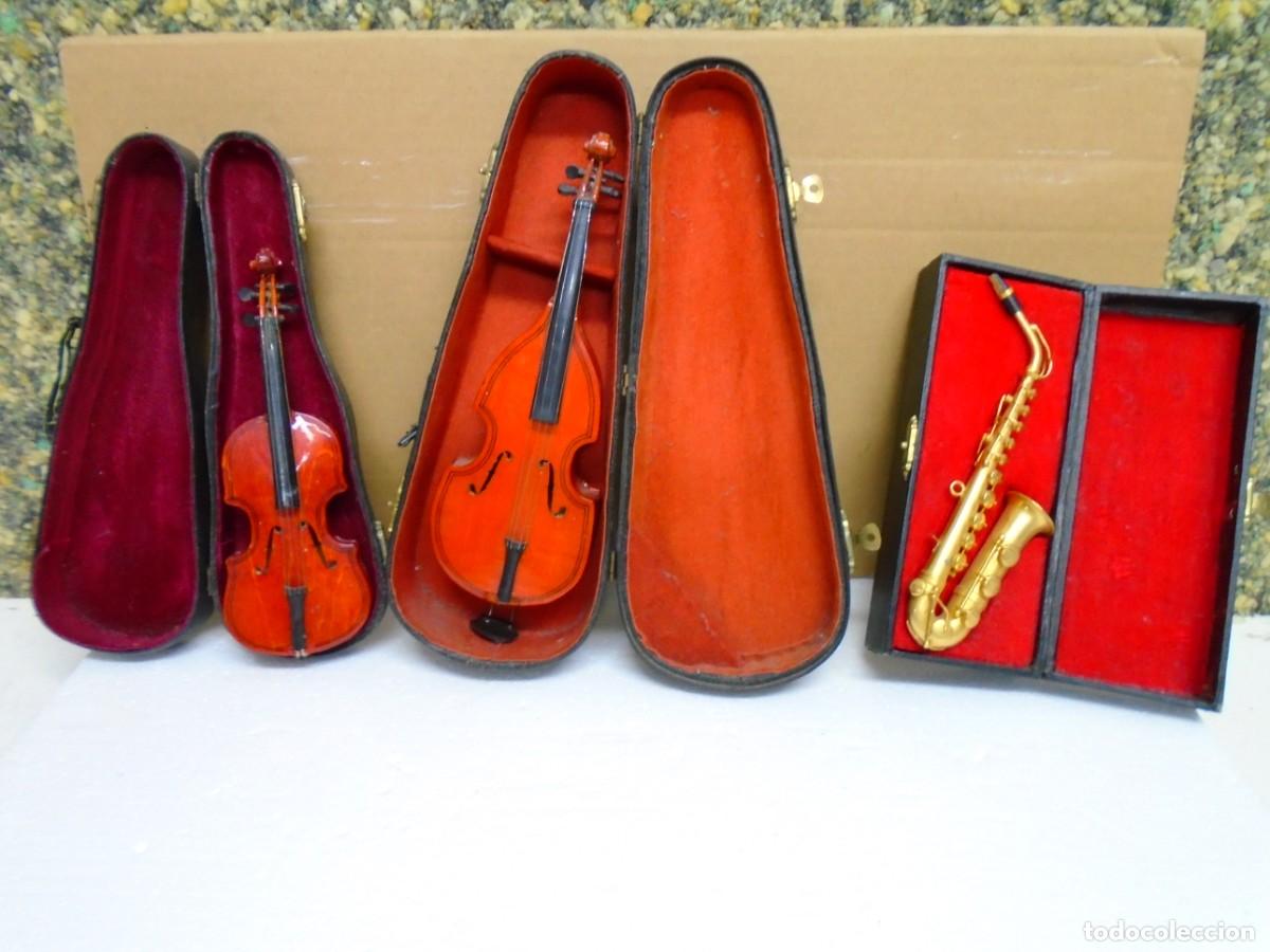 M&uacute;sica de colecci&oacute;n: ANTIGUAS MINIATURAS INSTRUMENTOS MUSICALES:VIOLIN,CONTRABAJO Y SAXOFON ALTO.