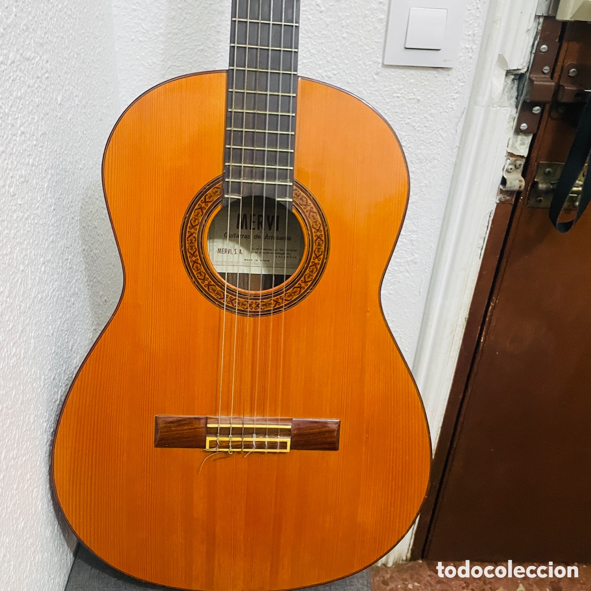 M&uacute;sica de colecci&oacute;n: Guitarra cl&aacute;sica Mervi valenciana, sonido calido, vintage cuidada.