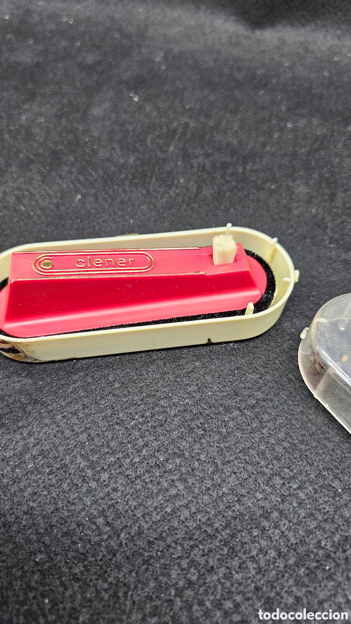 M&uacute;sica de colecci&oacute;n: antiguo cepillo limpiador de discos de vinilo de la marca Clener