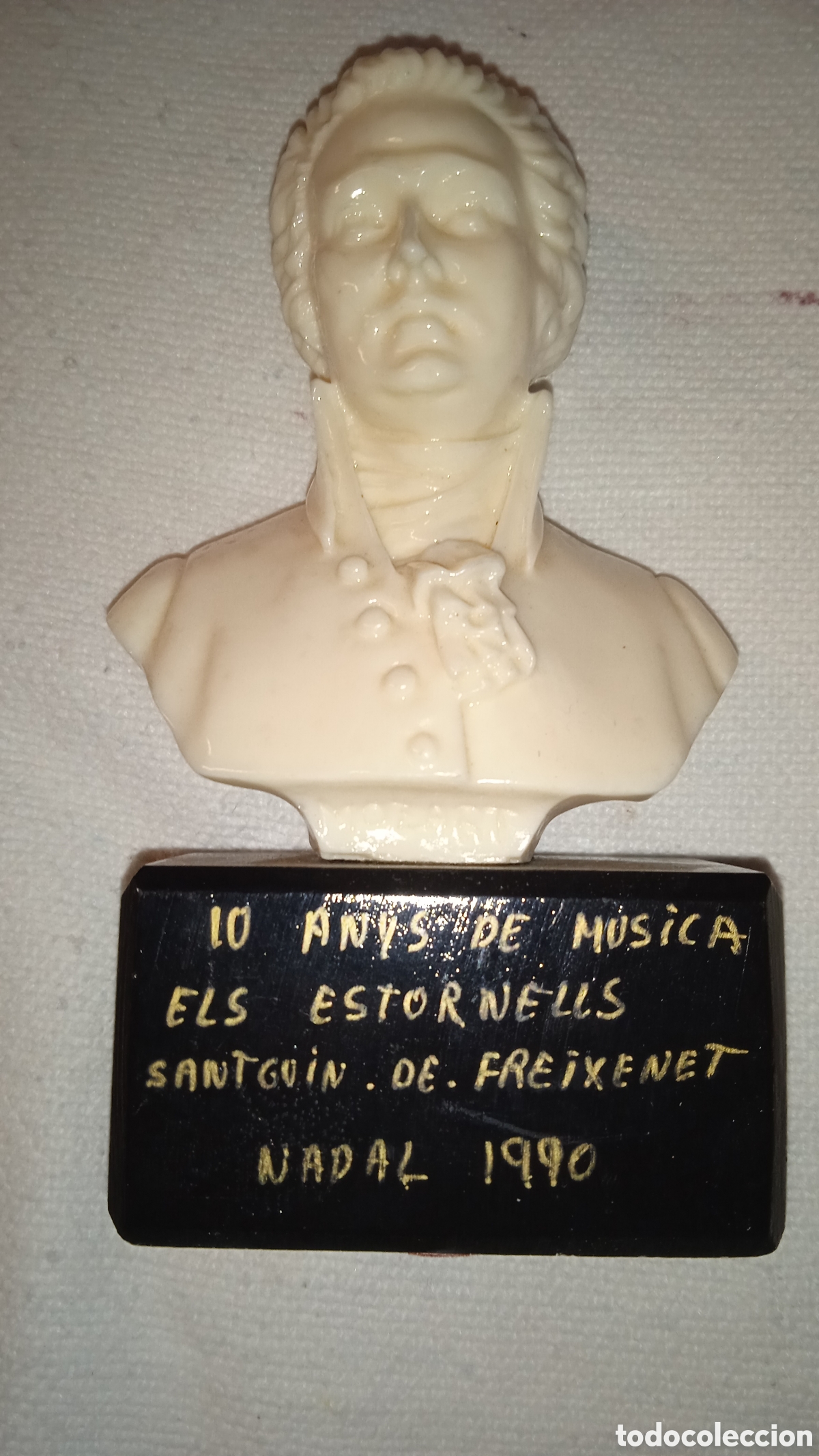 M&uacute;sica de colecci&oacute;n: ANTIGUO BUSTO CONMEMORATIVO &ldquo;10 ANYS DE M&Uacute;SICA ELS ESTORNELLS&rdquo; SANT GUIM DE FREIXENET &ndash; NAVIDAD 1990