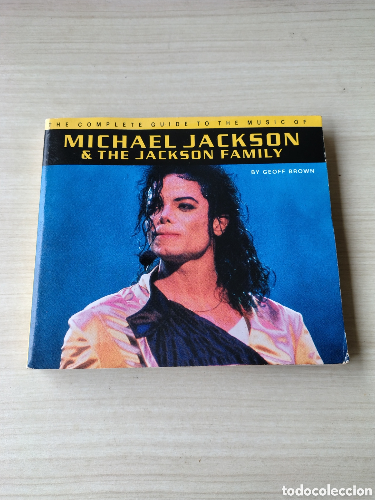 M&uacute;sica de colecci&oacute;n: MICHAEL JACKSON & THE JACKSON FAMILY ( 1996 OMNIBUS PRESS UK ) 152 PAGINAS INGL&Eacute;S