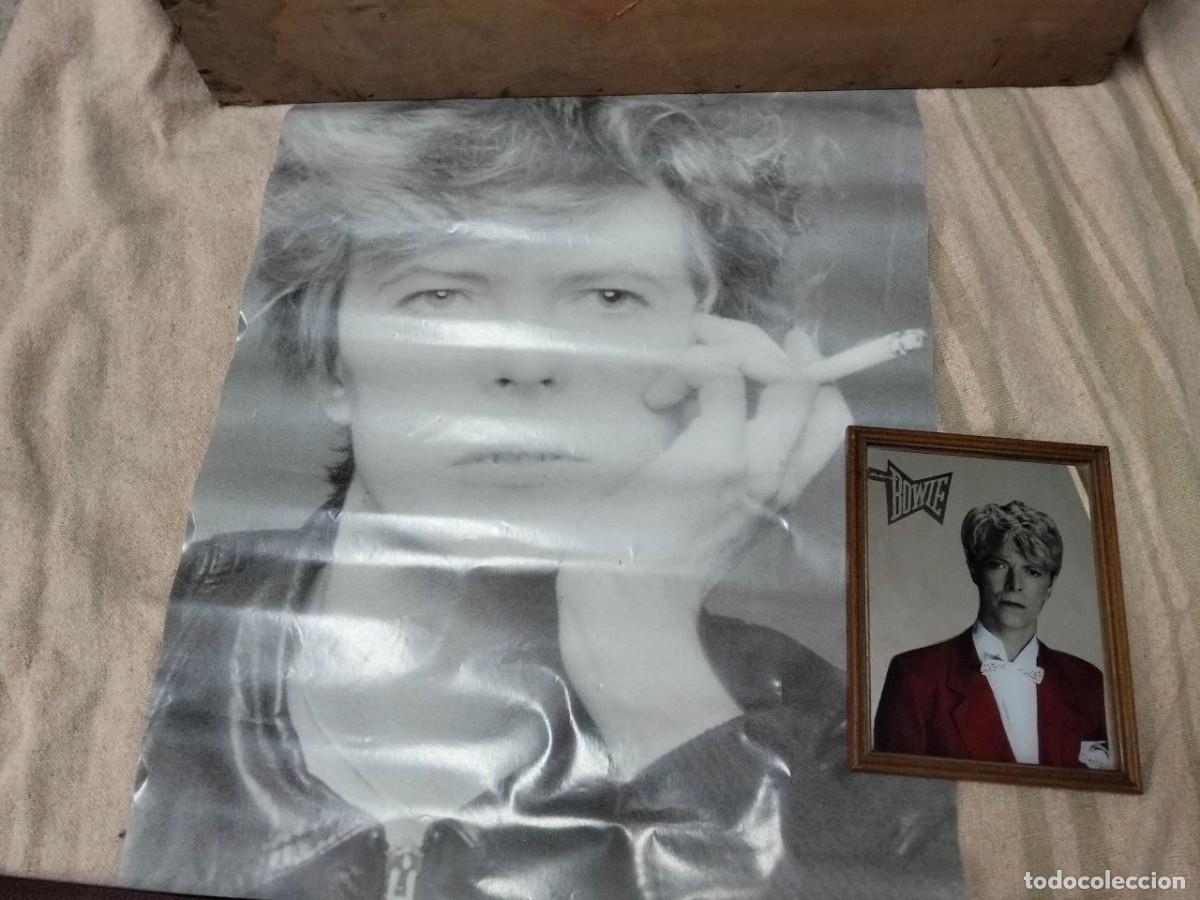 M&uacute;sica de colecci&oacute;n: Lote David Bowie: P&oacute;ster Vintage A&ntilde;os 80 + Cuadro Enmarcado espejo Serious Moonlight