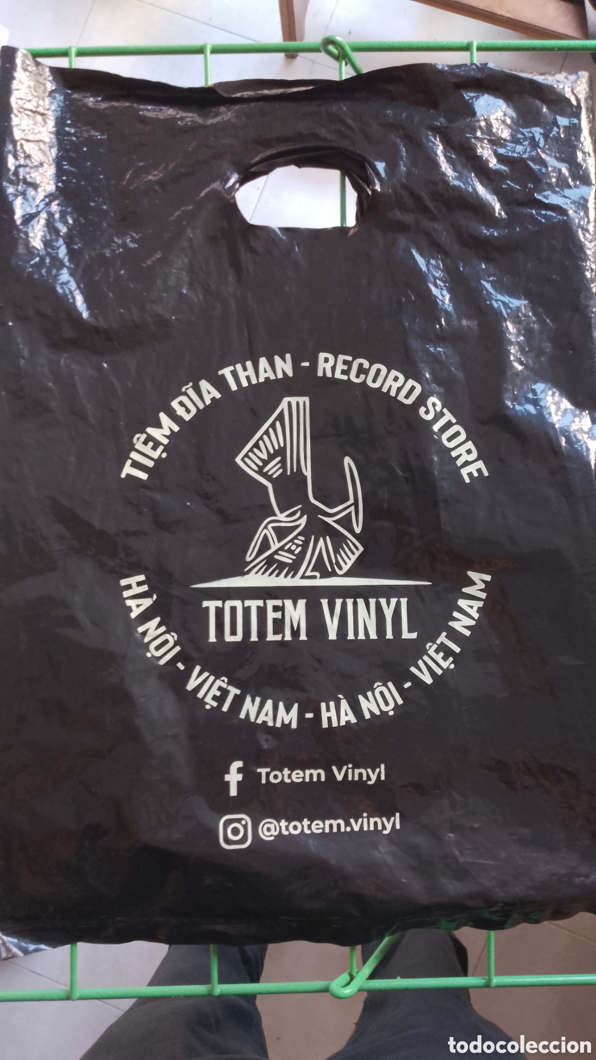 M&uacute;sica de cole&ccedil;&atilde;o: TOTEM VINYL - RECORD STORE - HANOI HA NOI - VIETNAM - BOLSA VINILOS . LP S 12&rdquo;