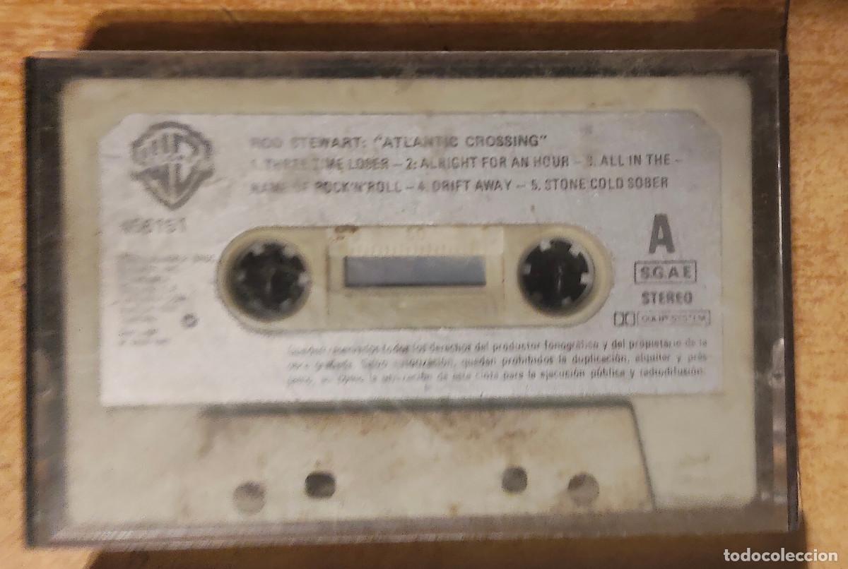 M&uacute;sica de colecci&oacute;n: cinta de casete de audio del &aacute;lbum &rdquo;Atlantic Crossing&rdquo; del artista Rod Stewart, 1975