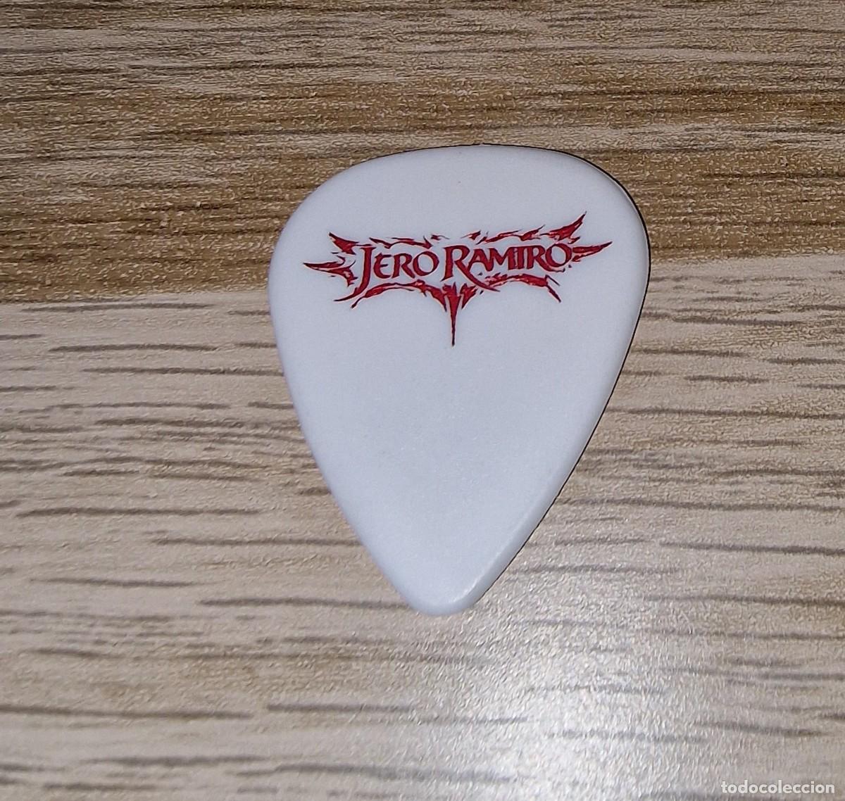 M&uacute;sica de colecci&oacute;n: JERO RAMIRO PUA/GUITAR PICK LOGO WHITE 2026 -LA CUNA DEL MAL