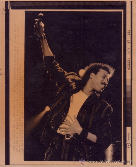 Photos de Chanteurs et Chanteuses: TELEFOTO DEL RITCHIE CONCERT EN MAYO  DE 1987