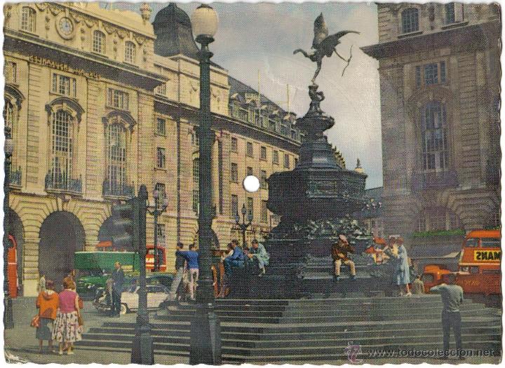 Photos de Chanteurs et Chanteuses: TARJETA POSTAL / DISCO CON FOTO DE PICCADILLY CIRCUS + CANCION CHA CHA BABY