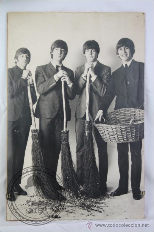 Photos de Chanteurs et Chanteuses: L&aacute;mina de The Beatles con Escobas - Sobre Tablex - Medidas 42 x 28 Cm