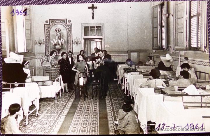 Fotos von Musikern: Foto original de La Galleguita en papel brillo en 1961. 18x11cm. Sello de publicaci&oacute;n del Ministerio