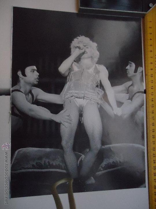 Fotos de Cantantes: hoja cantante madonna reina del pop - - ver hoja trasera