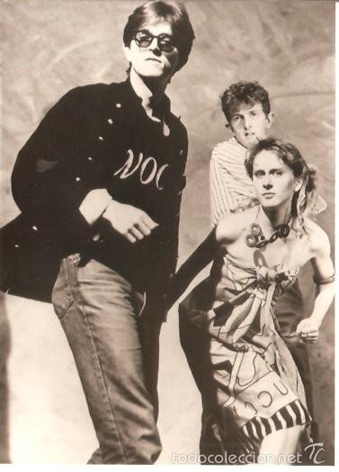 Photos of Singers: FOTOGRAFIA PROMOCIONAL 12 X 17.50 CMTS PREFAB SPROU  FONDO RTVE