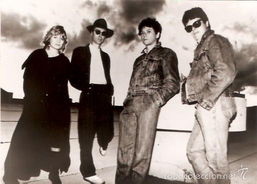 Photos of Singers: FOTOGRAFIA PROMOCIONAL 12 X 17.50 CMTS TALKING HEADS  ARCHIVO RTVE