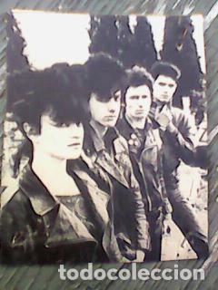 Fotos de cantantes: Pegamoides sin Alaska en el cementerio de carabanchel -1982- El Gran Musical - 12 por 10 cms