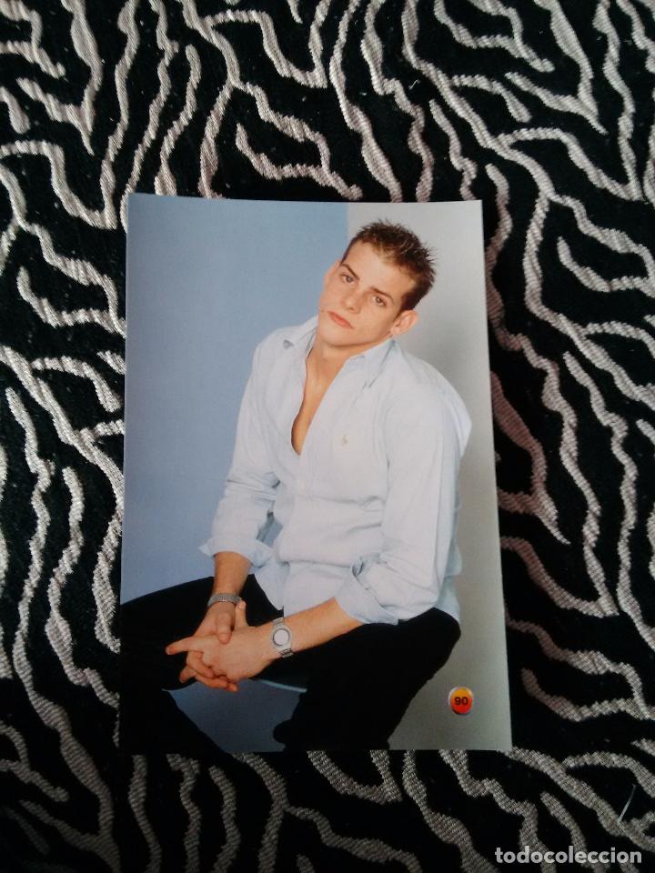 Fotos de cantantes: FOTO POSTAL OPERACI&Oacute;N TRIUNFO 1, OT 1 &Aacute;LEX CASADEMUNT, GESTMUSIC 2002 (N&ordm; 90)