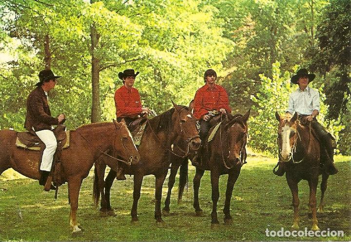 Fotos de cantantes: THE BEATLES A CABALLO