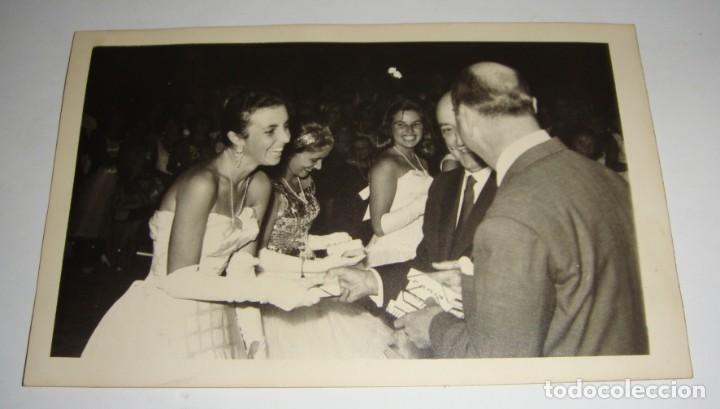 Photos of Singers: FOTOGRAF&Iacute;A ENTREGA DE PREMIOS DIOSA O DAMA DE LAS FIESTAS T&Iacute;PICAS GADITANAS 1958. CADIZ.