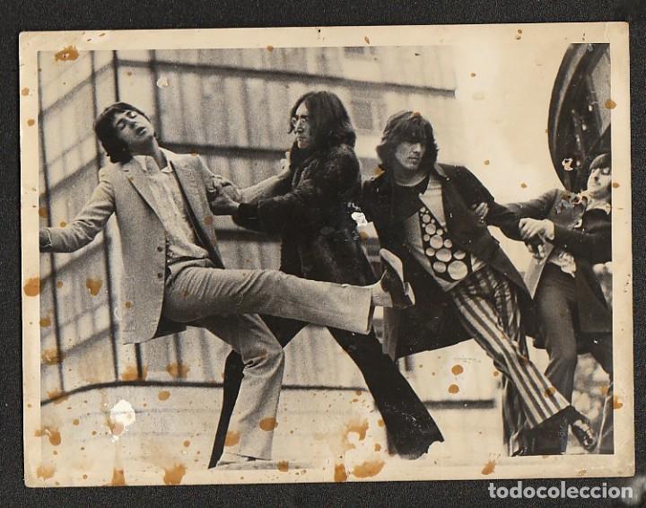 Fotos von Musikern: LOS BEATLES:FOTO ORIGINAL DEL MAD DAYS OUT (SETIEMBRE DE 1968)-ORIGINAL DE EPOCA