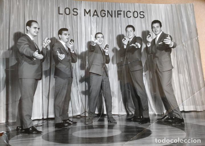 Fotos de Cantantes: FOTOGRAFIA 13 X 18 CM DE LA ORQUESTA LOS MAGNIFICOS