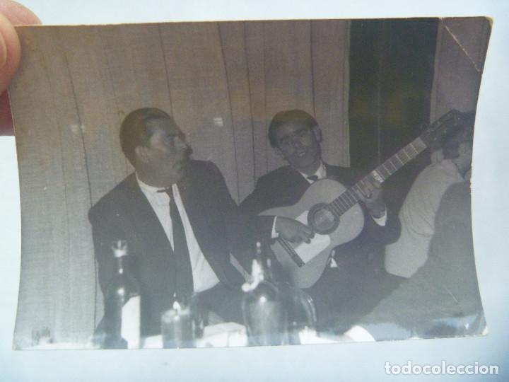 Fotos de Cantantes: FOTO DE UN CANTAOR DE FLAMENCO , GUITARRISTA ACOMPA&Ntilde;ANDO, GUITARRA , ETC