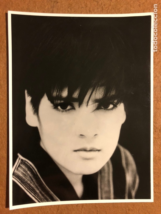 Fotos von Musikern: TANITA TIKARAM. FOTOGRAF&Iacute;A PROMOCIONAL EN B/N DE LOS A&Ntilde;OS 80.